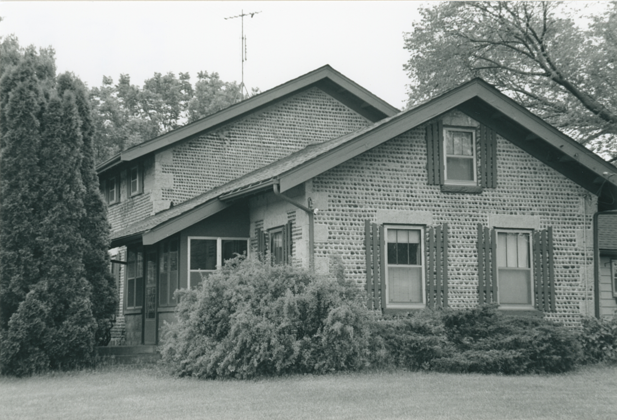 Ros-1 Nicholas Dr at Cty Rd 8 1